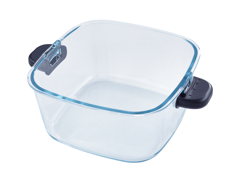 Glass baking dish with handles